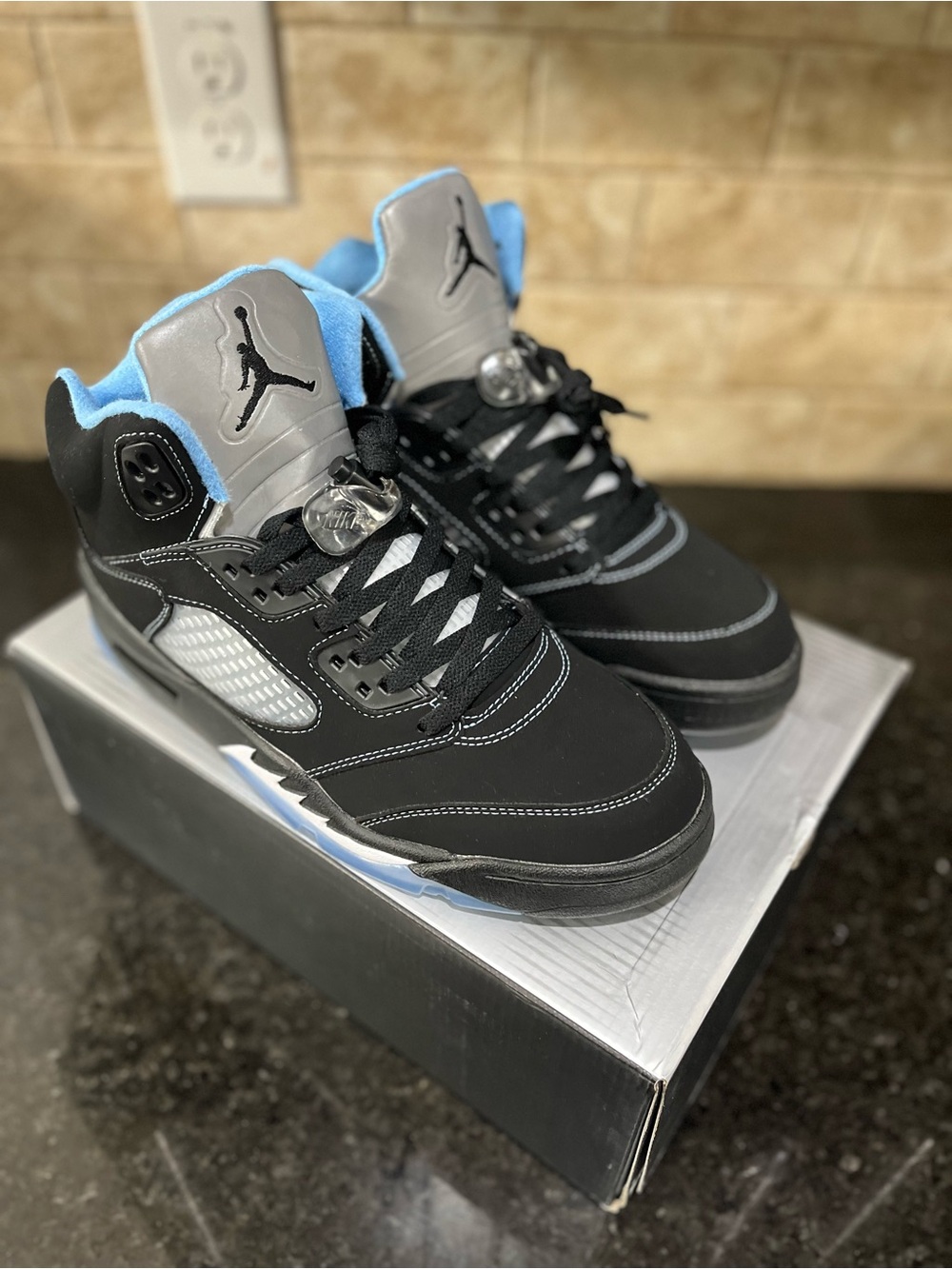 Air Jordan Retro 5 University Blue UNC